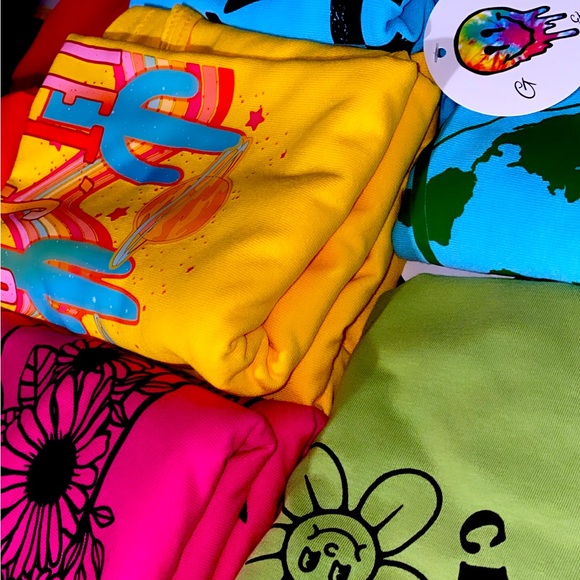 Groovy Designs! ✨ - Picture 3 of 6